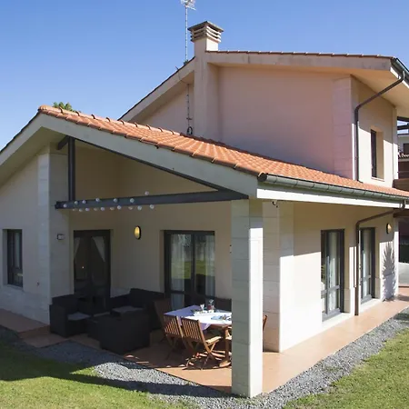 Villa Playa De Barro Con Jardin -