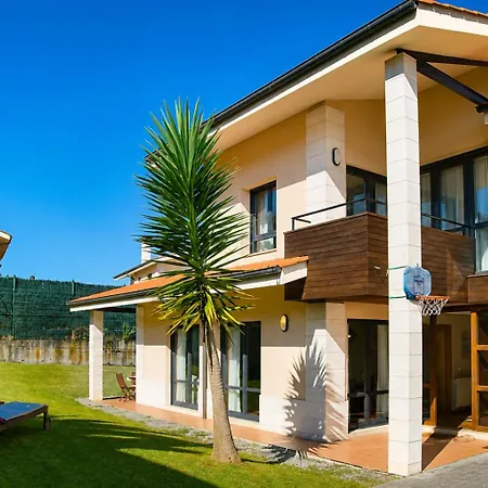 Villa Playa De Barro Con Jardin -